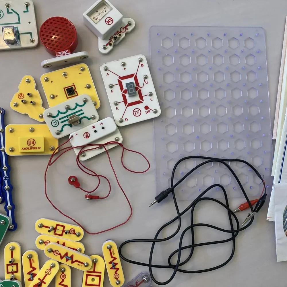 Elenco Toy Snap Circuits Electronics Mixed Lot 3 Manuals Radio Shack ~65 pieces